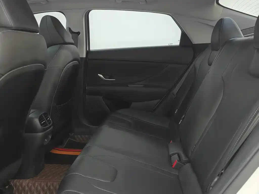 Hyundai Elantra — миниатюра 19
