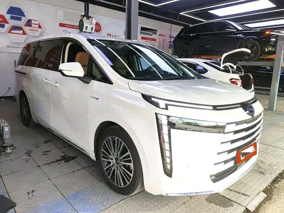 GAC Motor Trumpchi E8 PHEV — миниатюра 4
