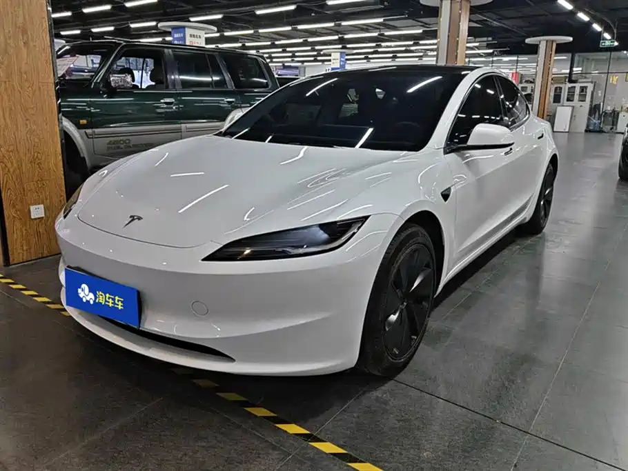 TESLA MODEL 3