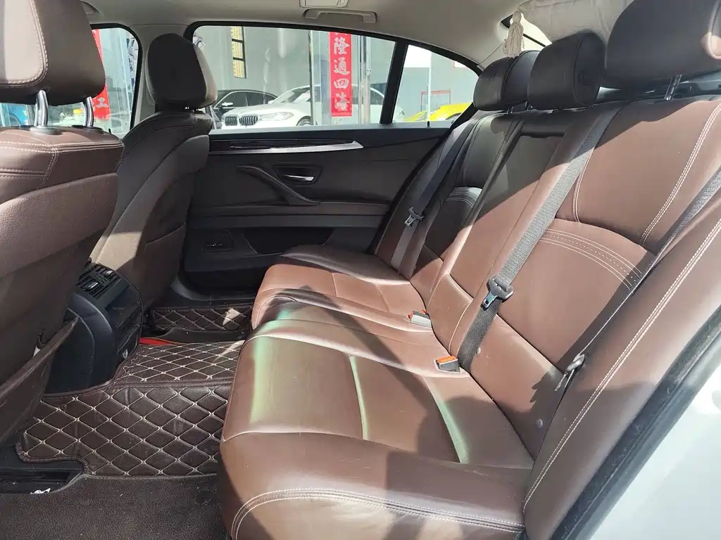 BMW 5 Series — миниатюра 5