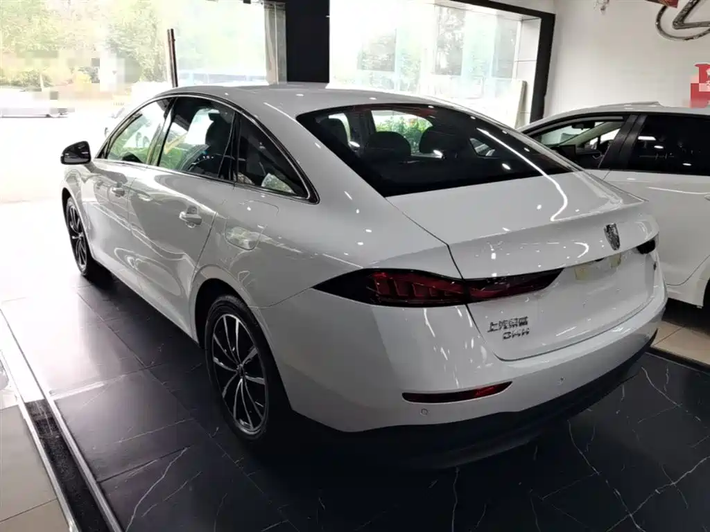 Roewe D7 2025 DMH 125km Champion