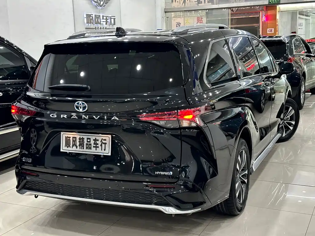 Toyota Granvia 2023 2.5L Luxury