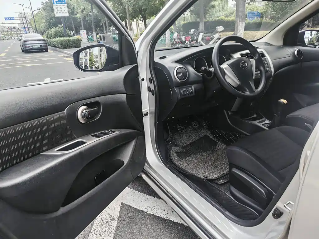 Nissan Livina — миниатюра 11