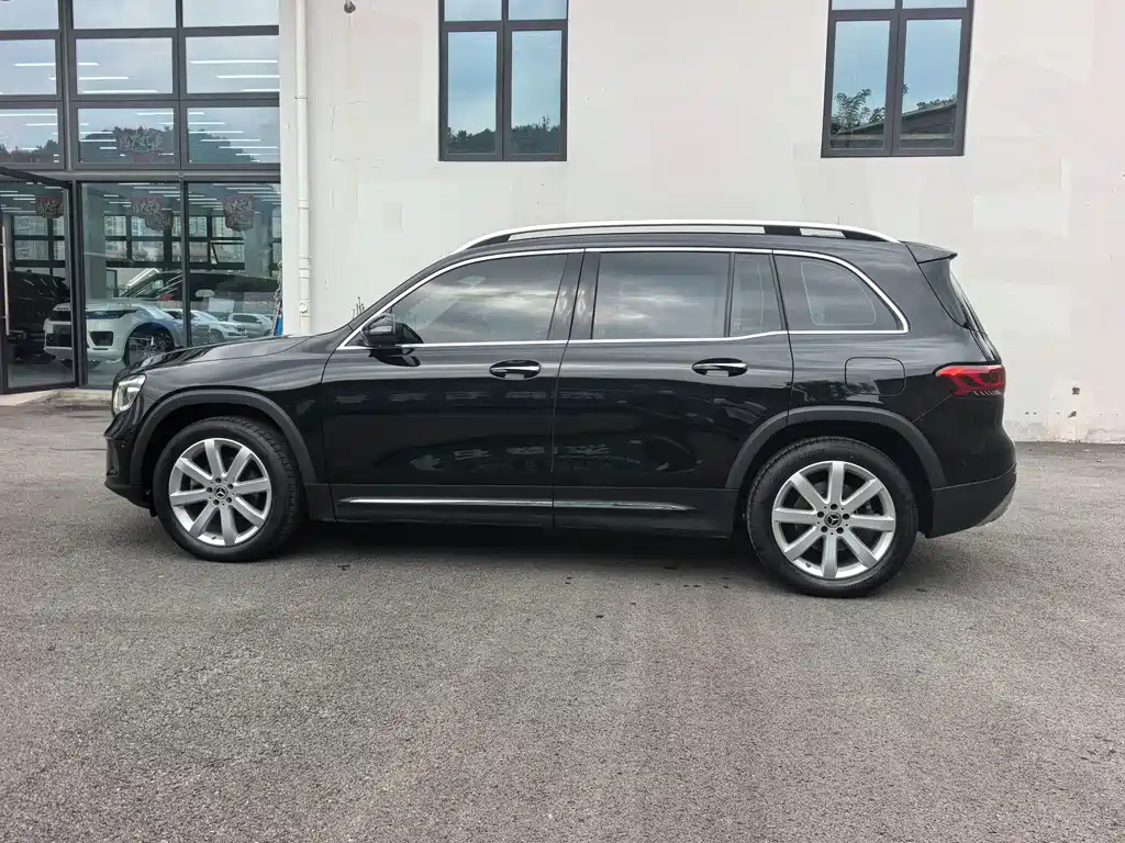 Mercedes-Benz GLB — миниатюра 13