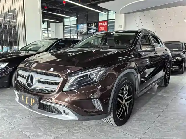 MERCEDES-BENZ GLA