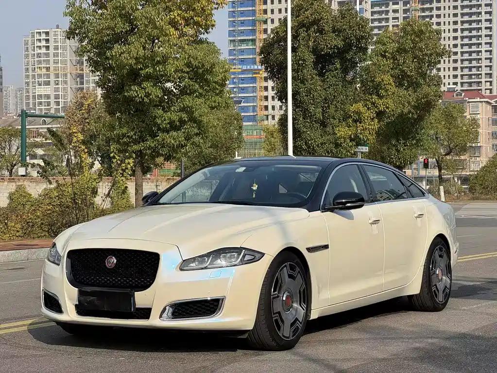 JAGUAR XJ