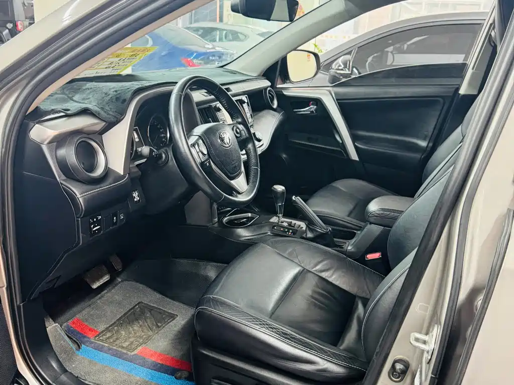 Toyota RAV4 — миниатюра 7