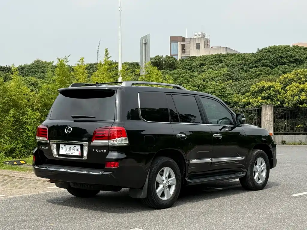 Lexus LX — миниатюра 11