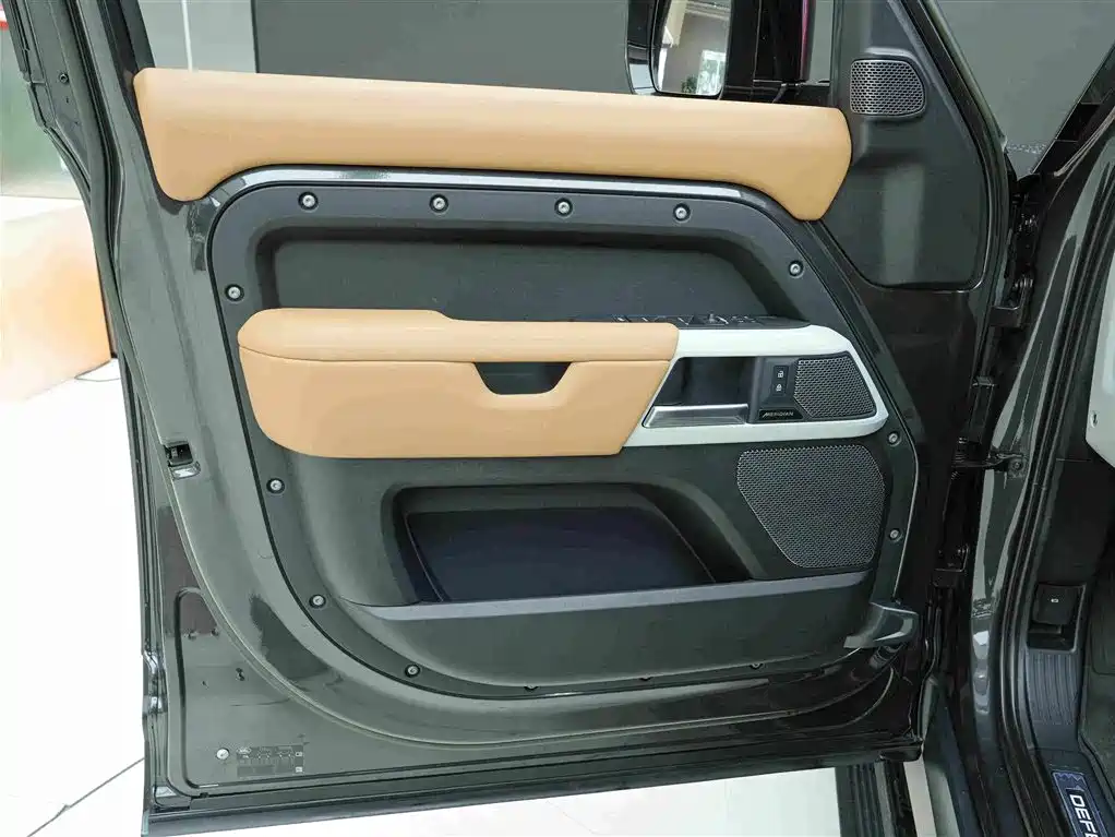 Land Rover Defender — миниатюра 14