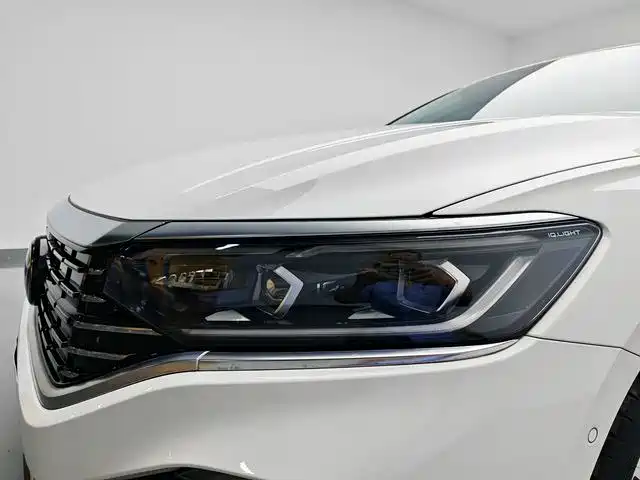Volkswagen Passat PHEV — миниатюра 18