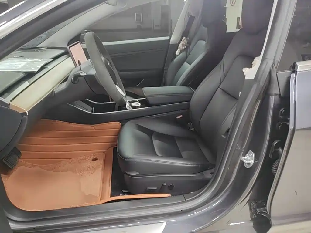 Tesla Model 3 — миниатюра 15