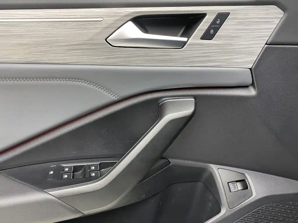 Volkswagen Sagitar — миниатюра 24