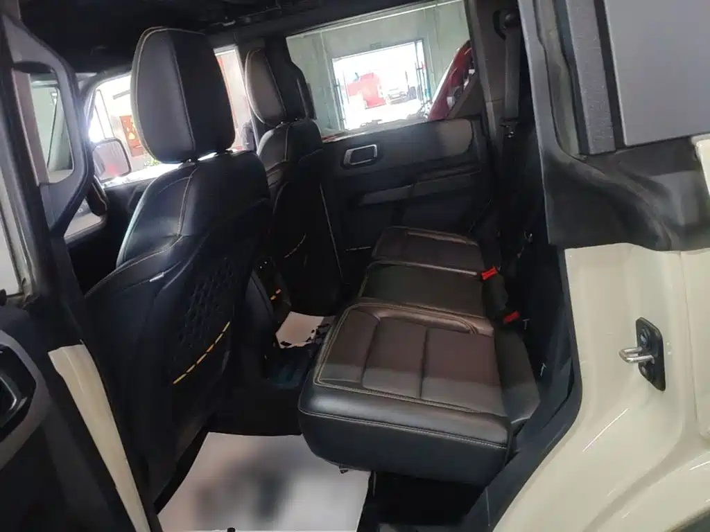 Ford Bronco — миниатюра 17