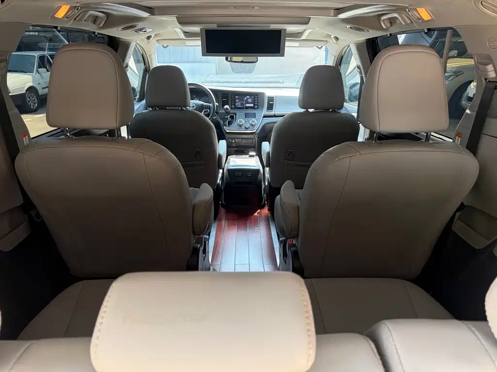 Toyota Sienna — миниатюра 16