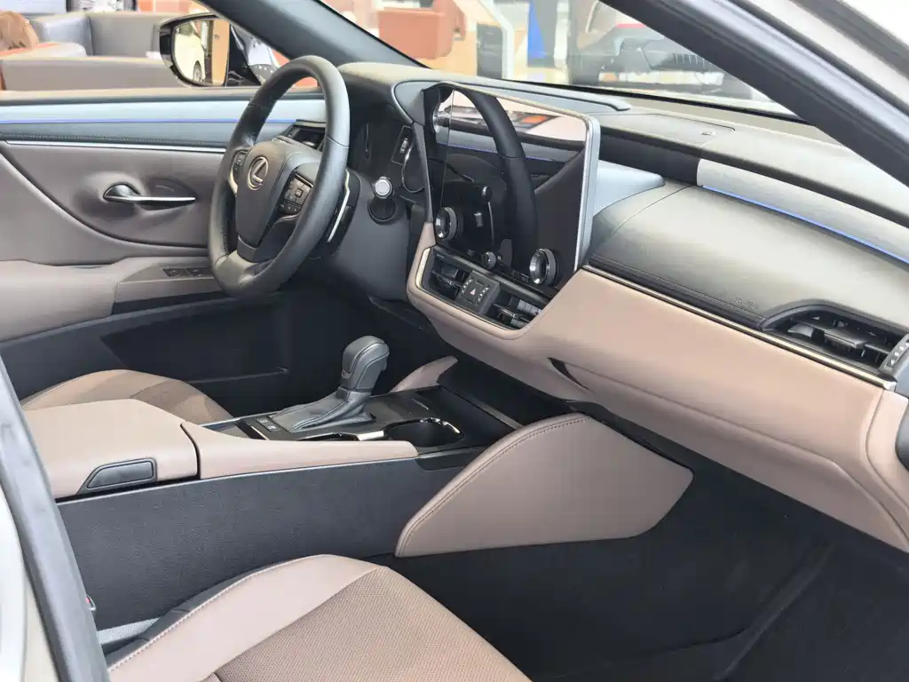Lexus ES — миниатюра 12