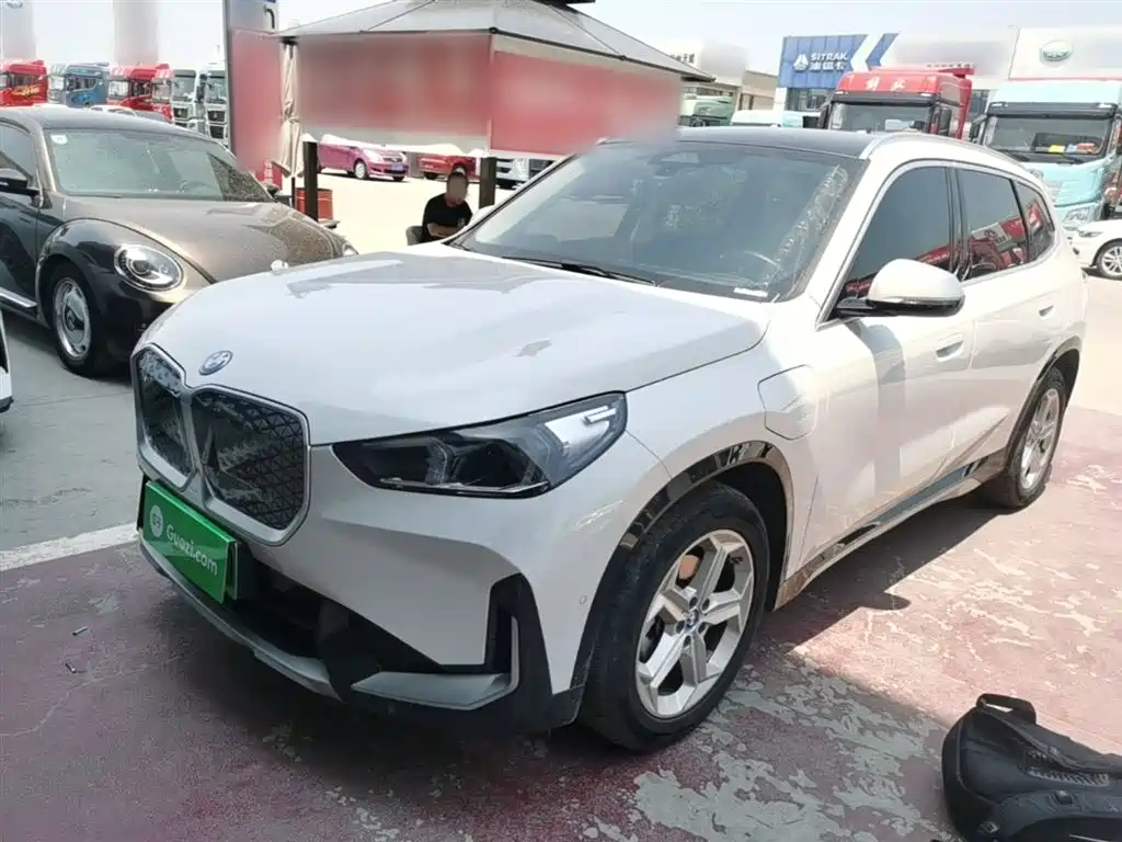 BMW iX1 2024