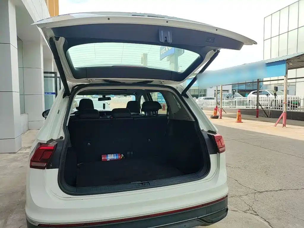 Volkswagen Tiguan L — миниатюра 19
