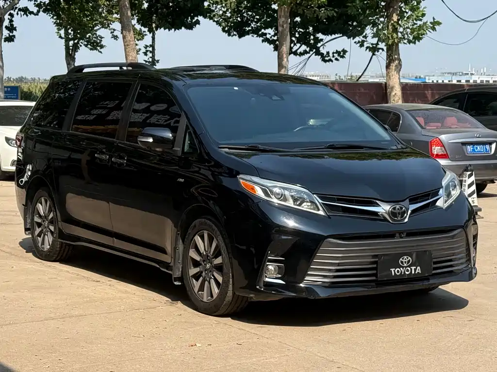 Toyota Sienna — миниатюра 3