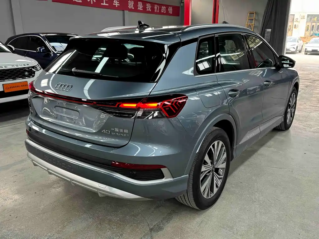 AUDI Q4 E TRON
