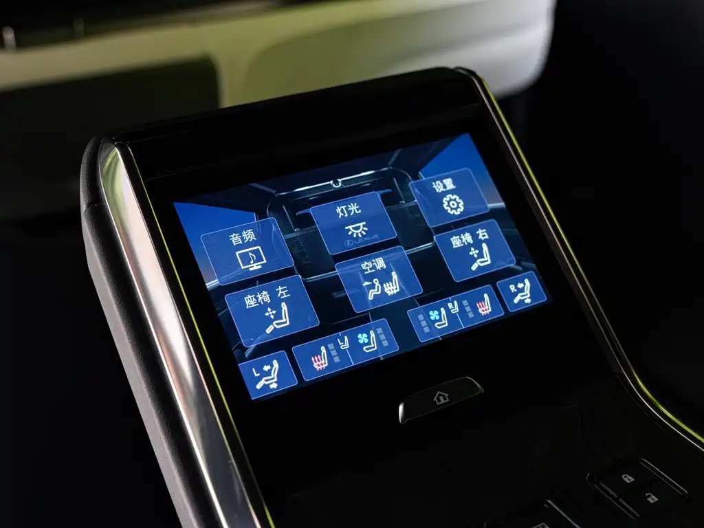 Lexus LM — фотографии объявления, Фото 13