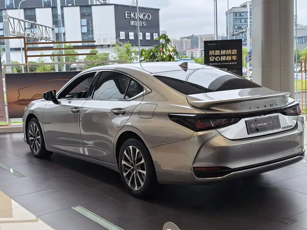 Lexus ES — миниатюра 6