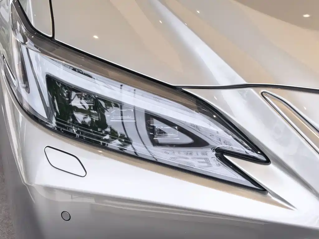 Lexus ES — миниатюра 14