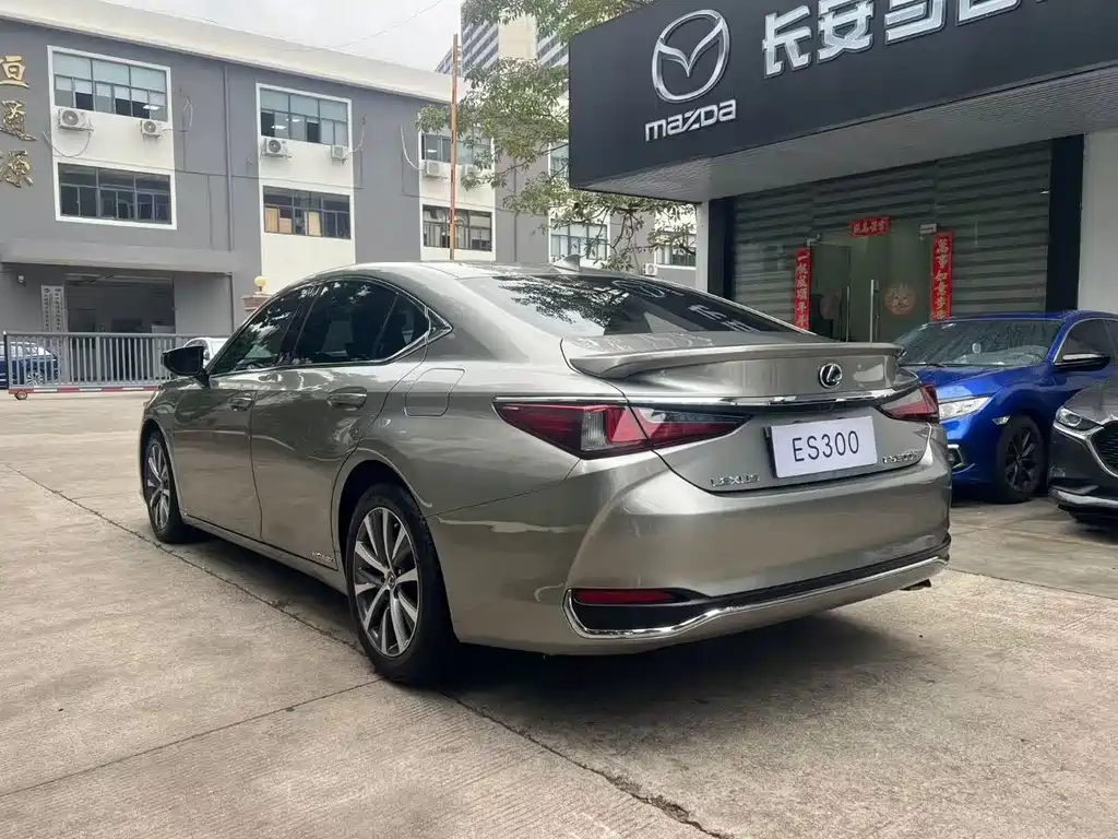 Lexus ES 2020 300h