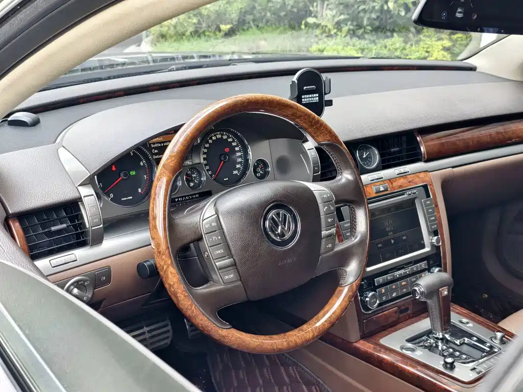 Volkswagen Phaeton — миниатюра 22