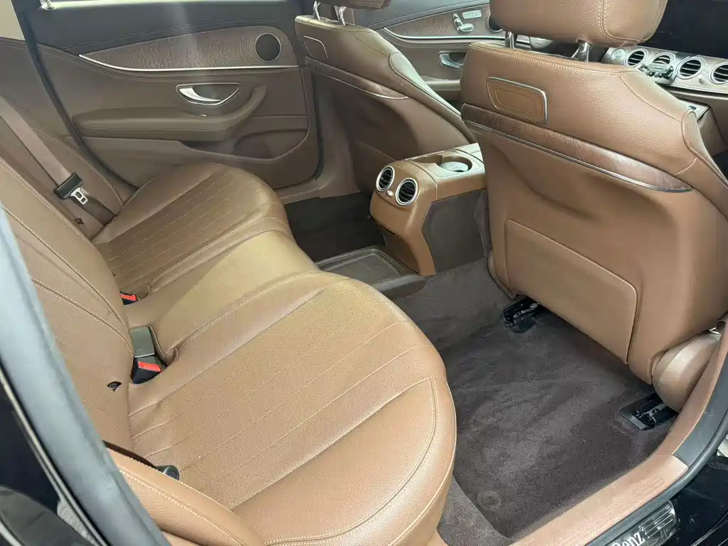 Mercedes-Benz E-Class — миниатюра 3