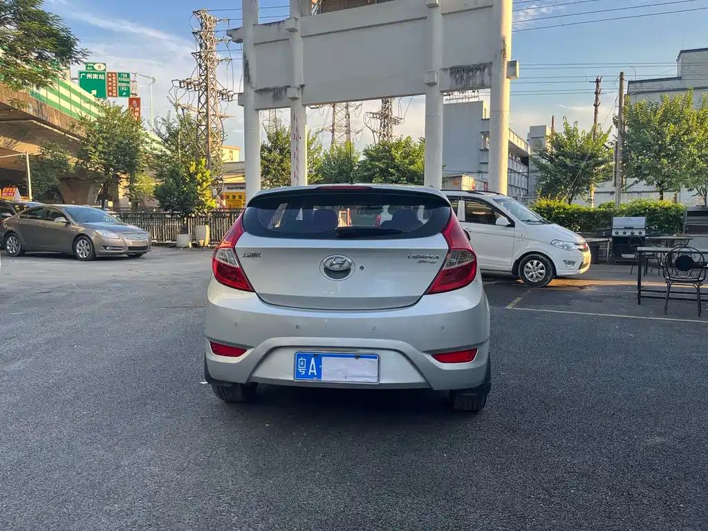 Hyundai Verna — миниатюра 4