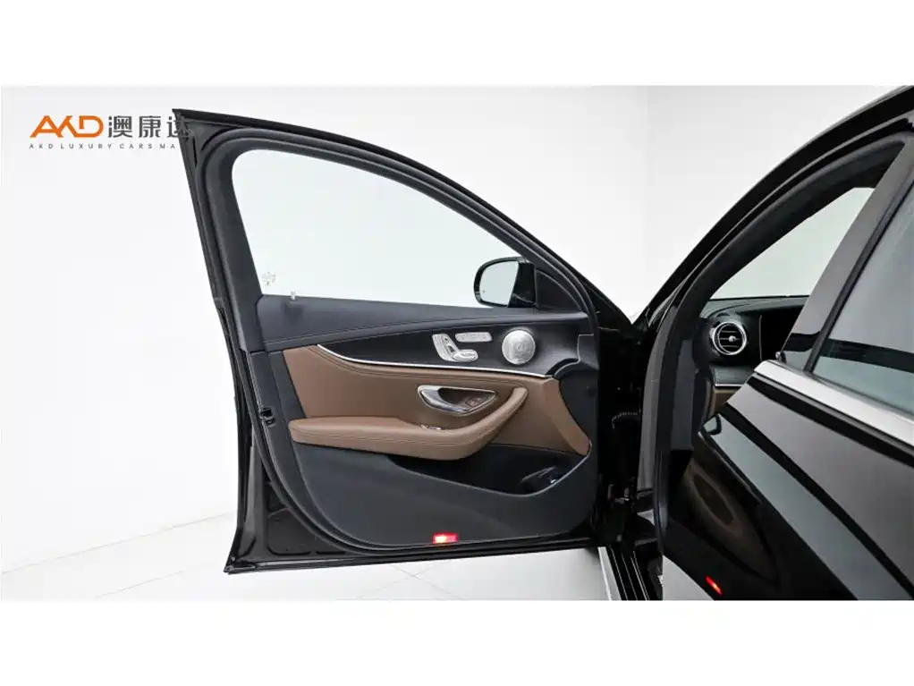 Mercedes-Benz E-Class — миниатюра 10