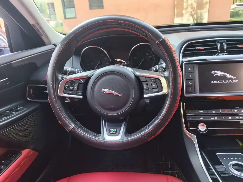Jaguar XE — миниатюра 6