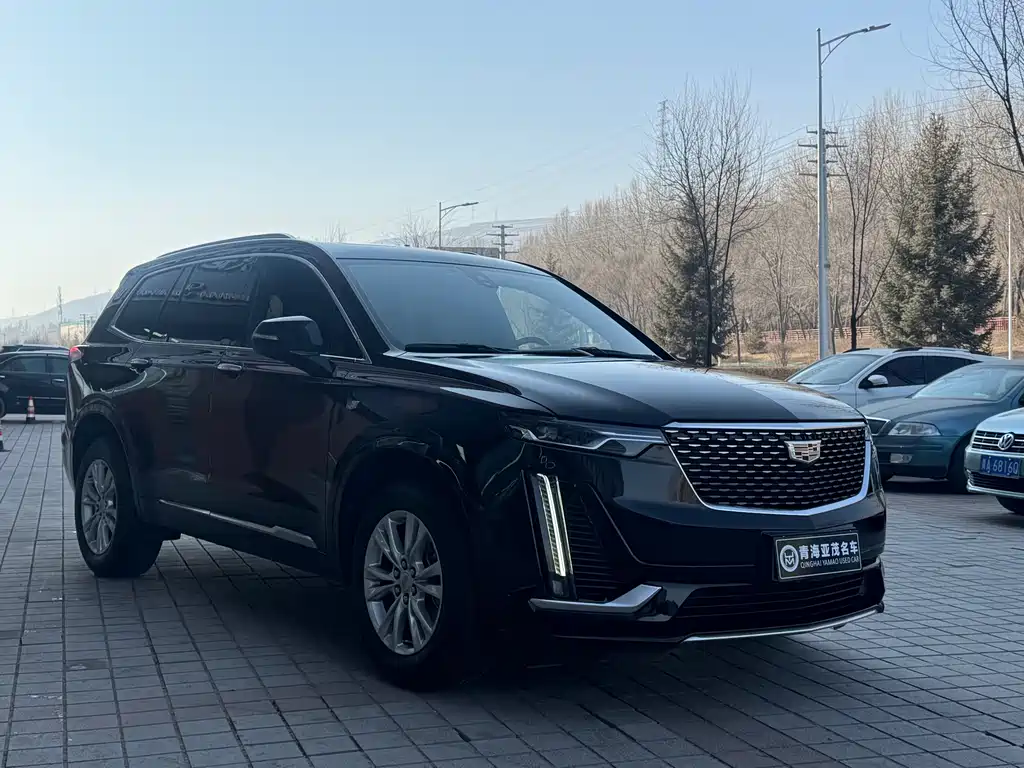 CADILLAC XT6