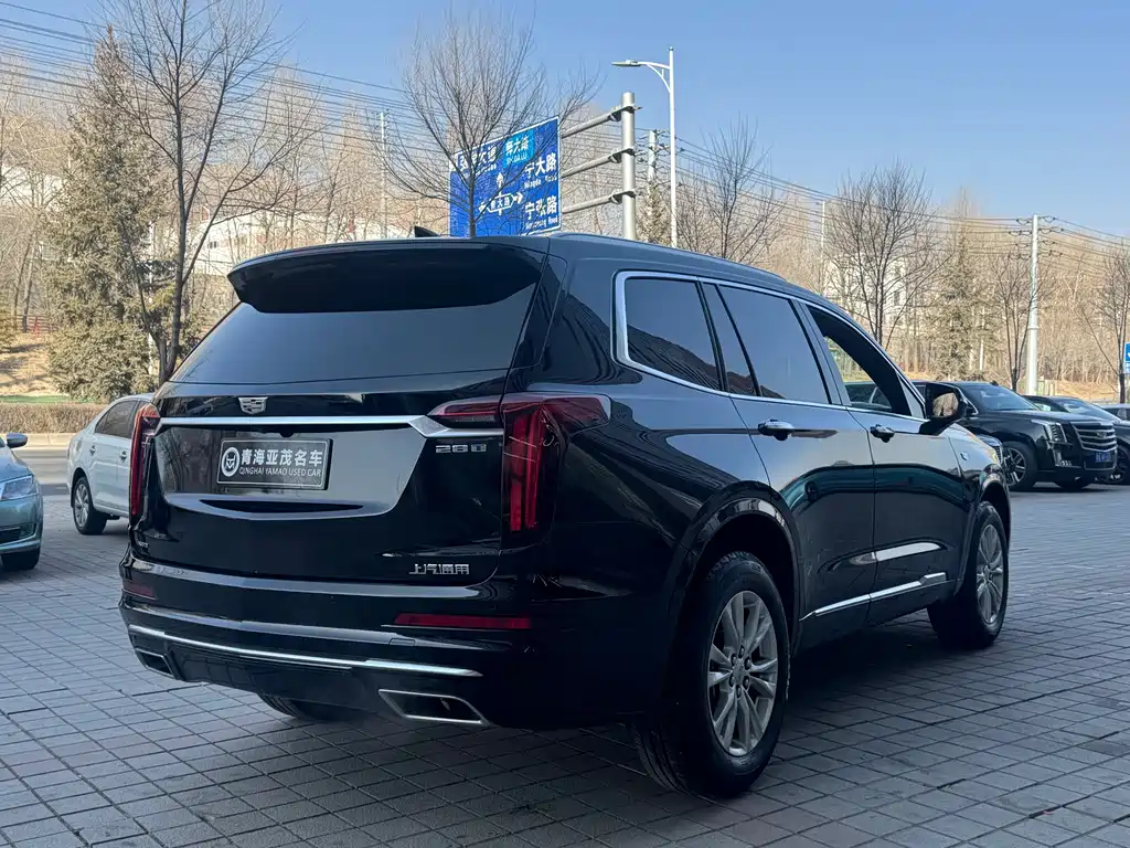 CADILLAC XT6