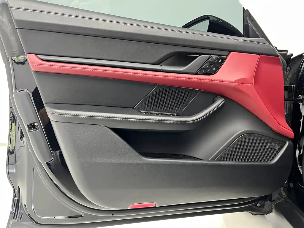 Porsche Taycan — миниатюра 15