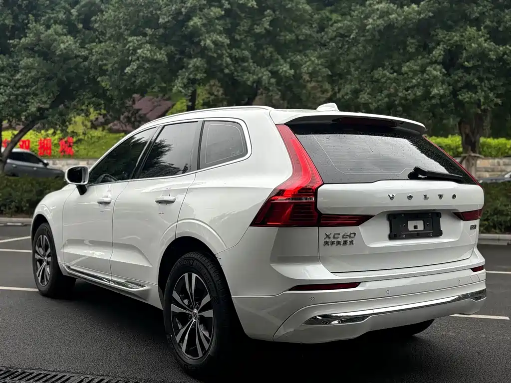 Volvo XC60 2022 B5 Luxury