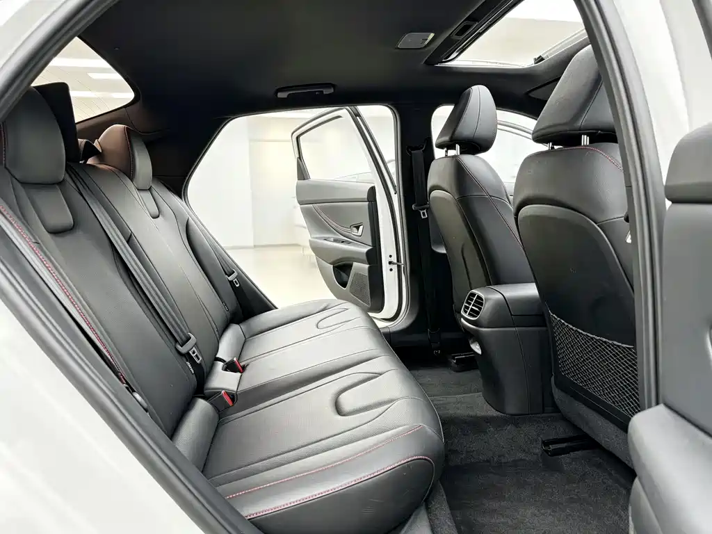 Hyundai Elantra — миниатюра 9