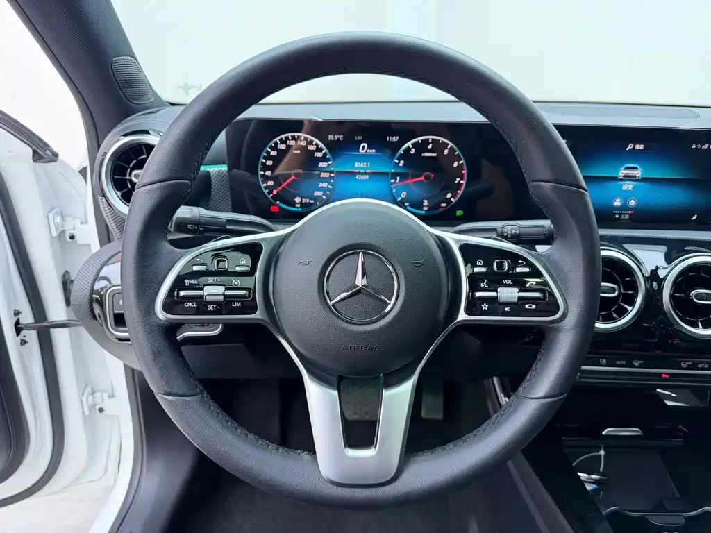 Mercedes-Benz A-Class — миниатюра 11