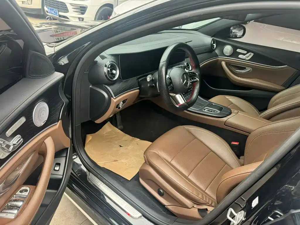 Mercedes-Benz E-Class — миниатюра 5