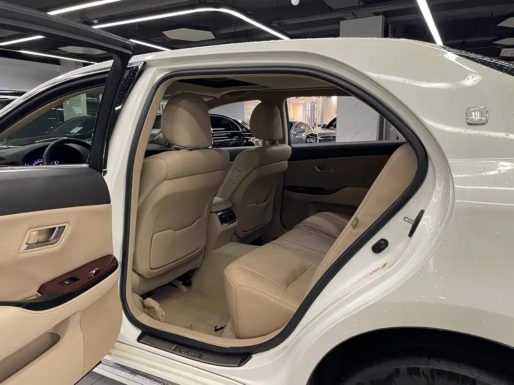 Toyota Crown 2010 3.0L Royal