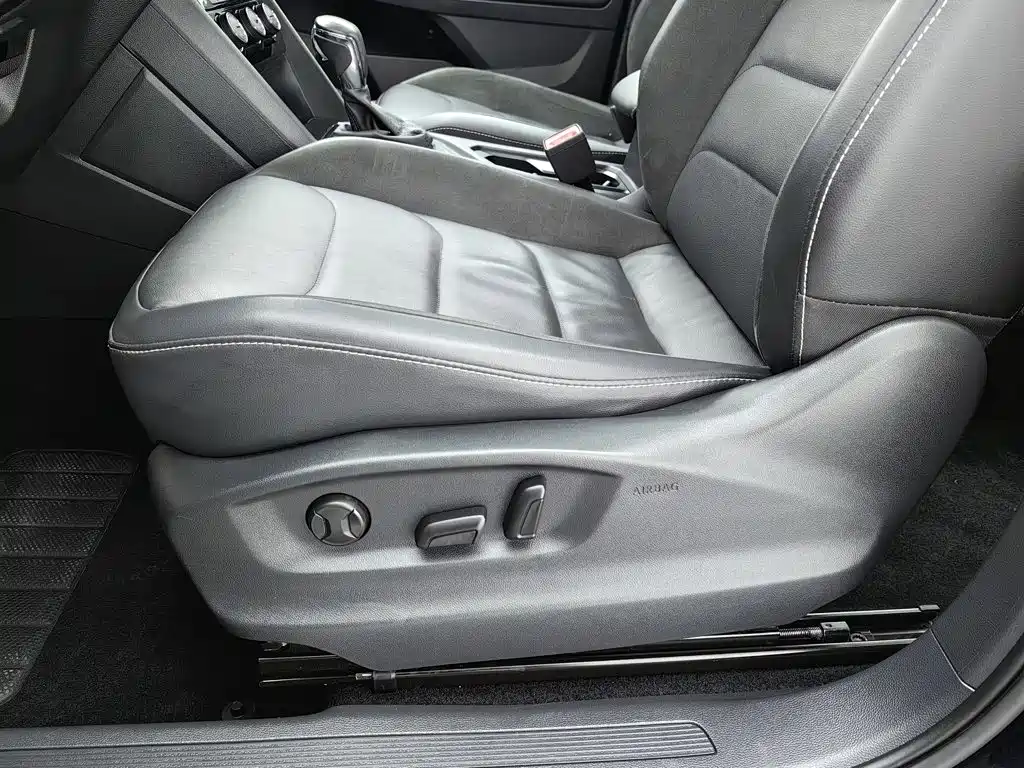 Volkswagen Tiguan L — миниатюра 20