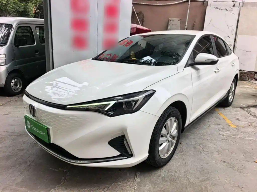 Changan Eado New Energy — миниатюра 2