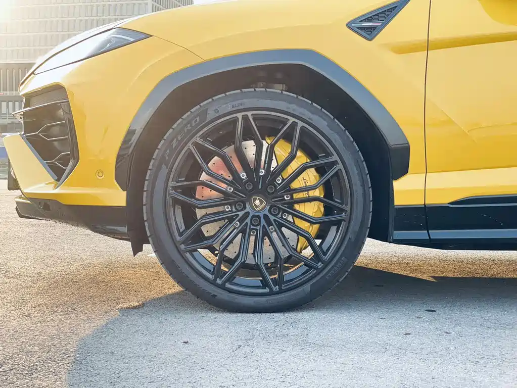Lamborghini Urus SE — миниатюра 7
