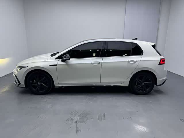 Volkswagen Golf 1.4 л 2022 г. Белый, пробег 40000 км