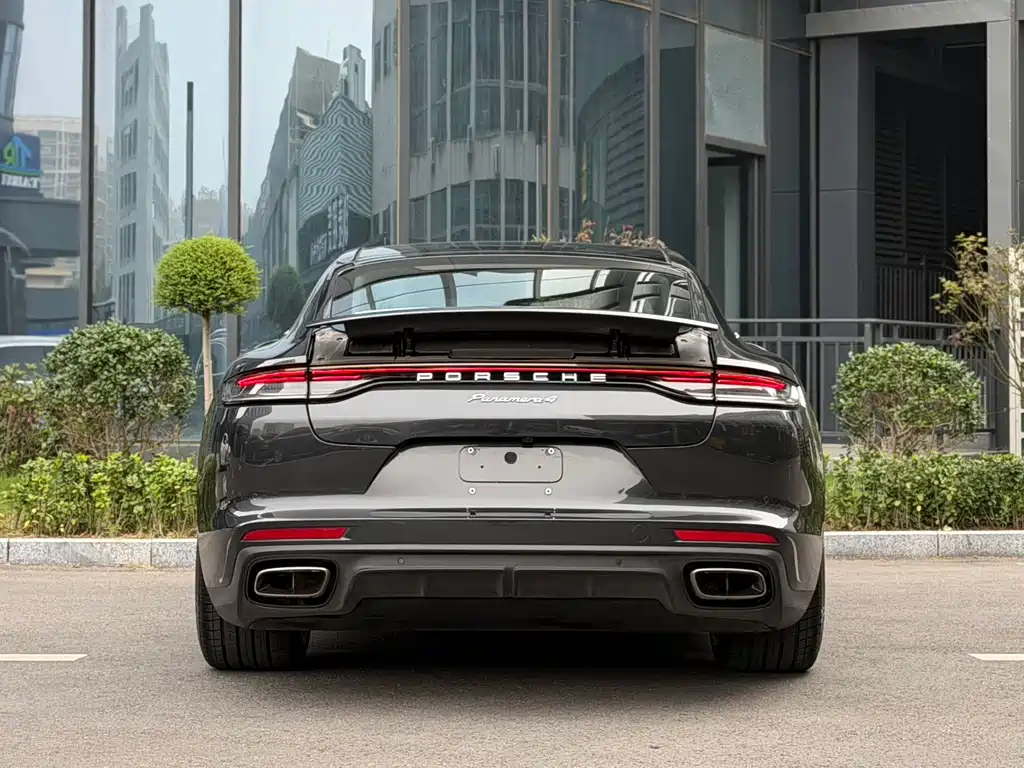 PORSCHE PANAMERA