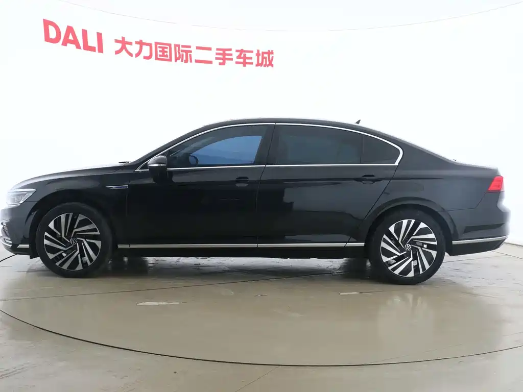 VOLKSWAGEN MAGOTAN GTE PLUG IN HYBRID