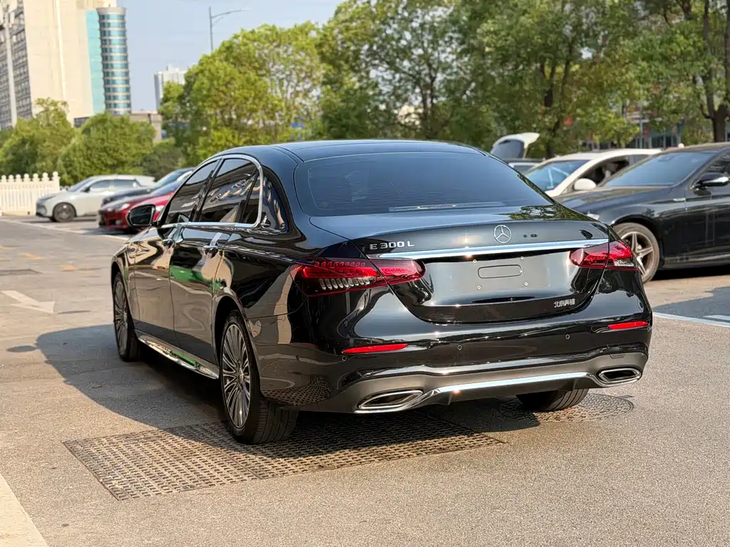 Mercedes-Benz E-Class — миниатюра 8
