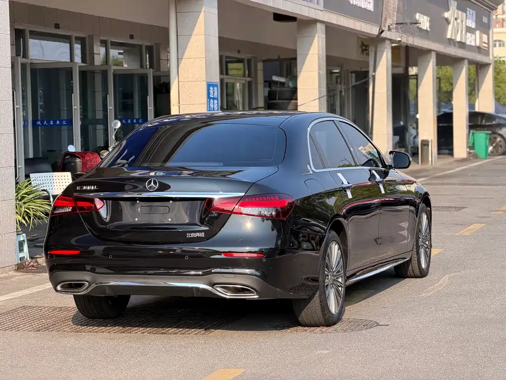 Mercedes-Benz E-Class — миниатюра 7