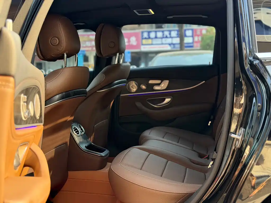 Mercedes-Benz E-Class — миниатюра 13