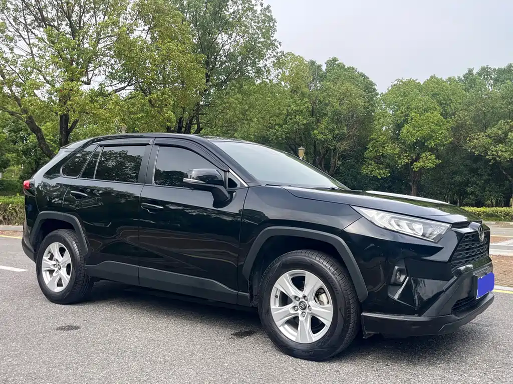 Toyota RAV4 — миниатюра 3